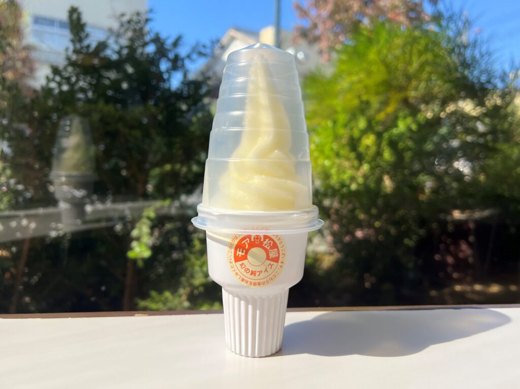 モア松屋のソフトクリームをお届けします
